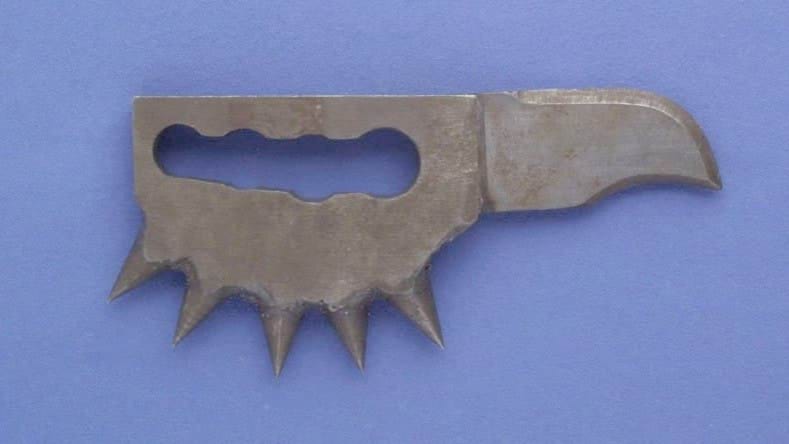 Knuckle knife